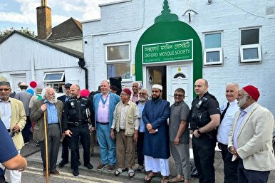Oxford Interfaith Walk Promotes Unity Across Religious Communities