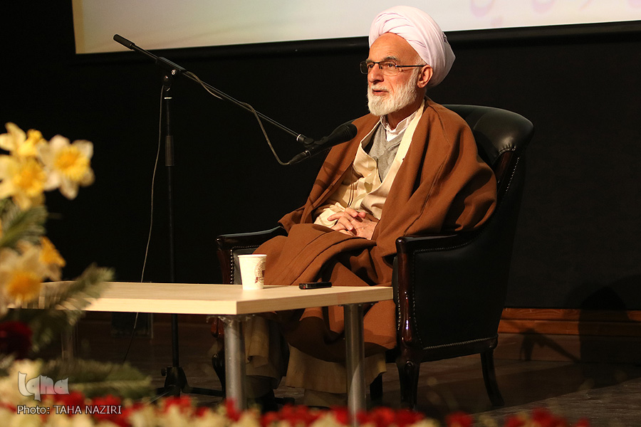 انقلاب اسلامی بر مبنای اعتقادات عمیق الهی شکل گرفته است انقلاب اسلامی بر مبنای اعتقادات عمیق الهی شکل گرفته است