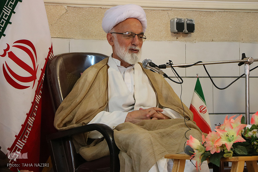 غفلت از نماز اول وقت در مسابقات قرآن شایسته نیست غفلت از نماز اول وقت در مسابقات قرآن شایسته نیست