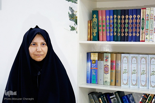 سلامت روحی جامعه؛ مهم‌ترین دغدغه پزشک قرآنی/ استفاده از امیدبخش‌ترین آیات برای ارتقای روحیه بیماران + فیلم