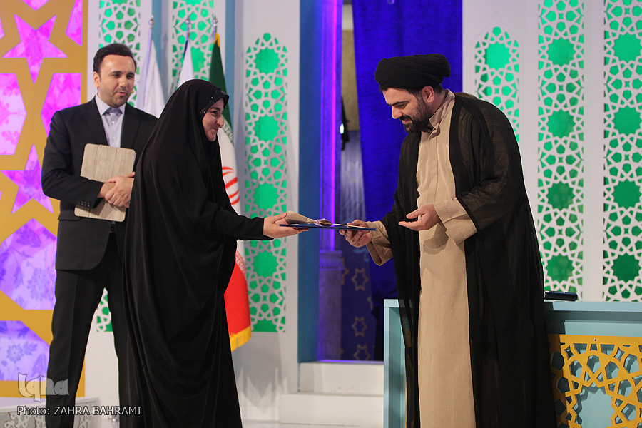 اعلام نتایج نهایی رشته «حفظ موضوعی» و «معارف قرآن» مسابقات سراسری قرآن در بخش بانوان اعلام نتایج نهایی رشته «حفظ موضوعی» و «معارف قرآن» مسابقات سراسری قرآن در بخش بانوان