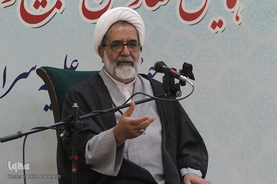 لزوم عمق بخشیدن به مبانی دینی جامعه/ با پدیده «مریدپروری» مقابله کنید لزوم عمق بخشیدن به مبانی دینی جامعه/ با پدیده «مریدپروری» مقابله کنید