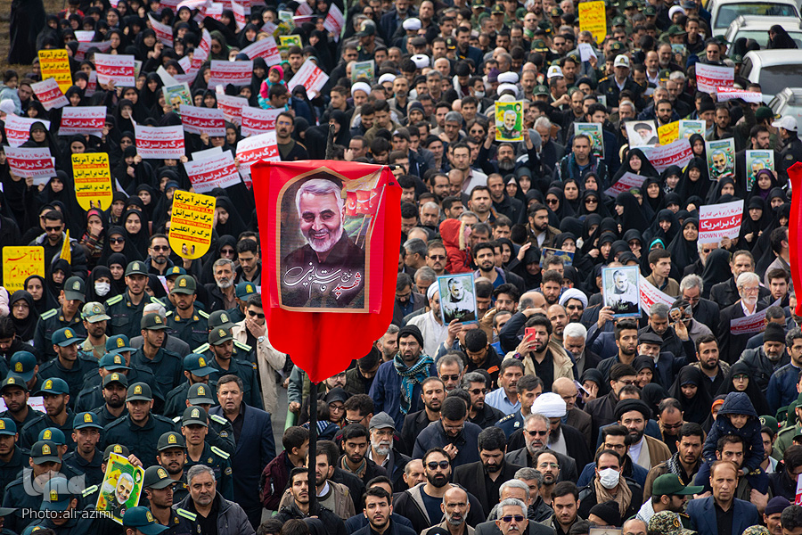مردم اصفهان در پی شهادت سپهبد حاج قاسم سلیمانی راهپیمایی کردند