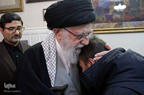 حضور رهبر معظم انقلاب در منزل شهید سپهبد سلیمانی