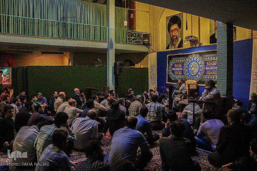 برگزاری مراسم مناجاتخوانی ماه رمضان در مسجد قدس اراک برگزاری مراسم مناجاتخوانی ماه رمضان در مسجد قدس اراک