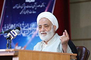 تأکید دین بر بهره‌گیری درست از دنیا/ تعادل میان گریه و خنده