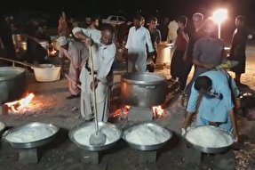 فیلم/ توزیع 1000 غذای نذری میان عزاداران حسینی در جازموریان