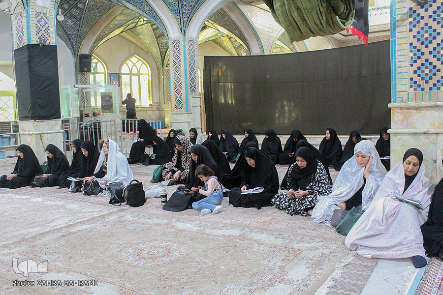 پناه بردن به آیات الهی راه برونرفت از مشکلات است پناه بردن به آیات الهی راه برونرفت از مشکلات است