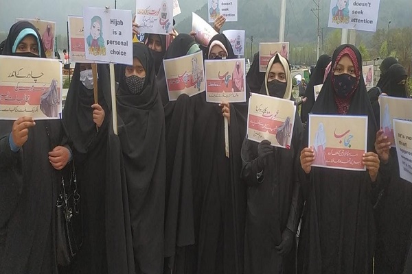 اعتراض زنان کشمیری به اقدام ضدفرهنگی هند در سرینگر