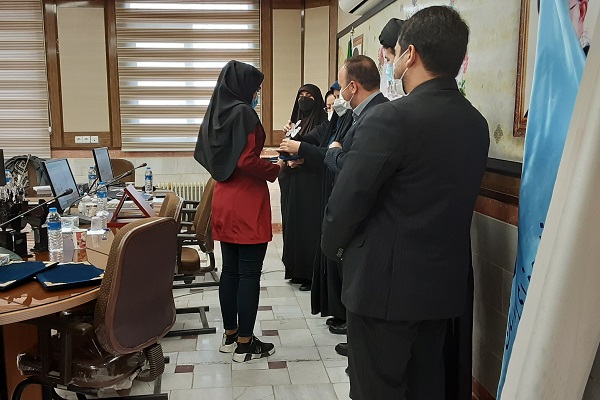 تجلیل از آثار برتر جشنواره تخصصی پوشاک نوجوان تجلیل از آثار برتر جشنواره تخصصی پوشاک نوجوان