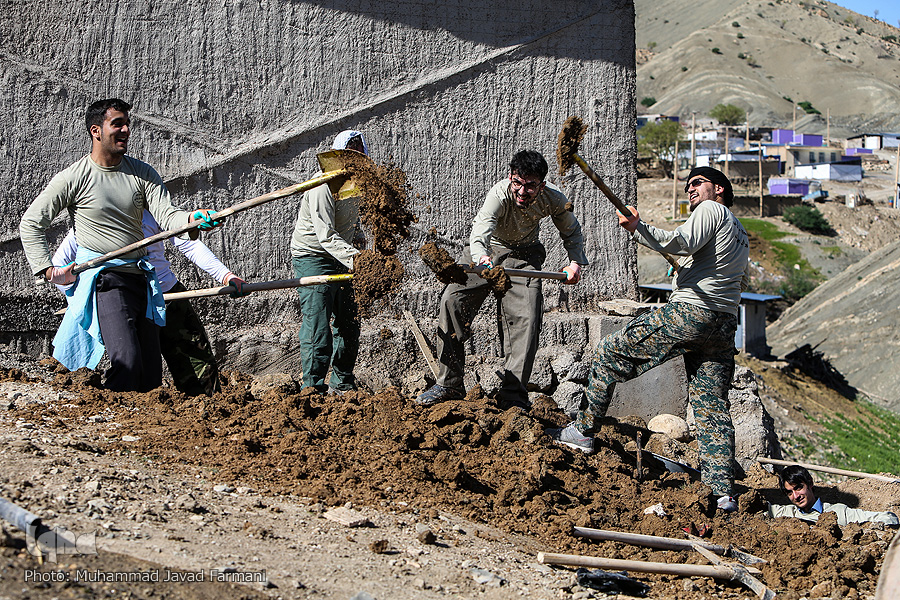 کمبود نیروهای جهادی در میان مدیران / برخی مسئولان لقب جهادی را یدک می‌کشند + فیلم