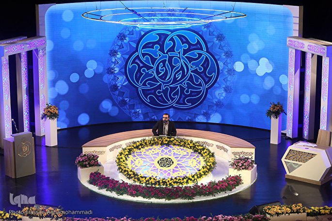 آغاز مهم‌ترین رقابت قرآنی کشور؛ اجرای 15 حافظ و قاری و دو گروه هم‌خوانی + عکس