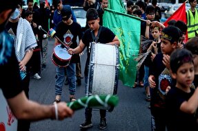 کودکان باید چراغ حسینیه‌ها را روشن نگه‌دارند + عکس