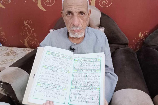پیرمرد 82 ساله مصری قرآن را کتابت کرد + فیلم