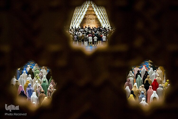 اقامه نماز جماعت ملل مسلمان در ماه رمضان