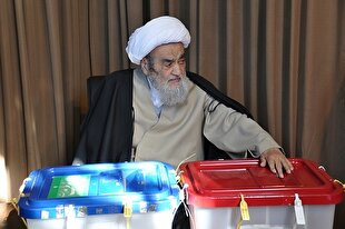 آیت‌الله‌ مظاهری رأی خود را به صندوق انداخت