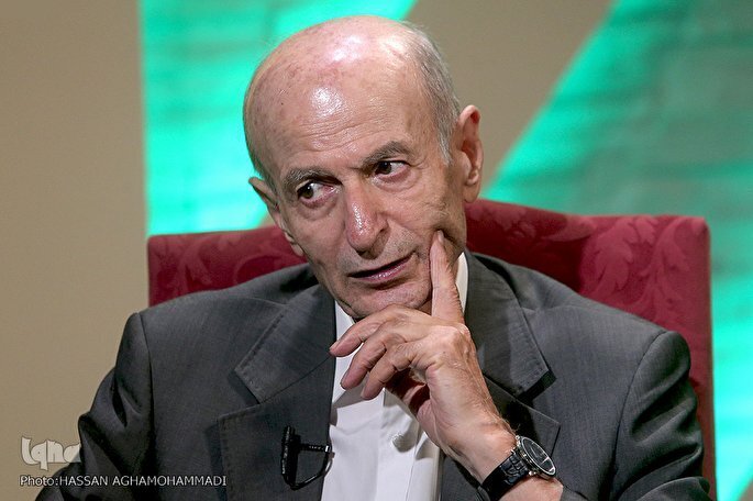 رسانه مطلوب هوشیار و در تعامل با دنیاست