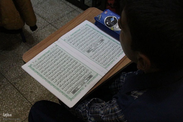 آموزش قرآن دانش آموزان مدرسه بقیةالله(عج) اراک