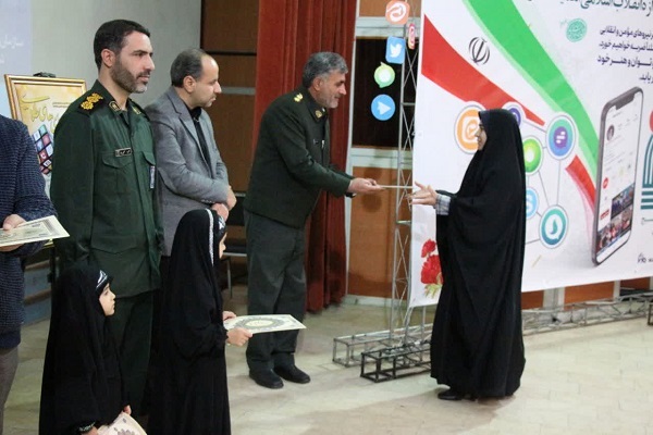 تجلیل از ایکنا در همایش فضای مجازی تجلیل از ایکنا در همایش فضای مجازی