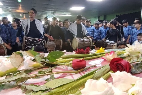 تشییع شهدای گمنام در مدارس اراک تشییع شهدای گمنام در مدارس اراک