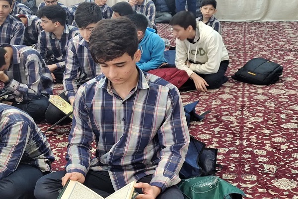 اشکان میچانی، دانش آموز
