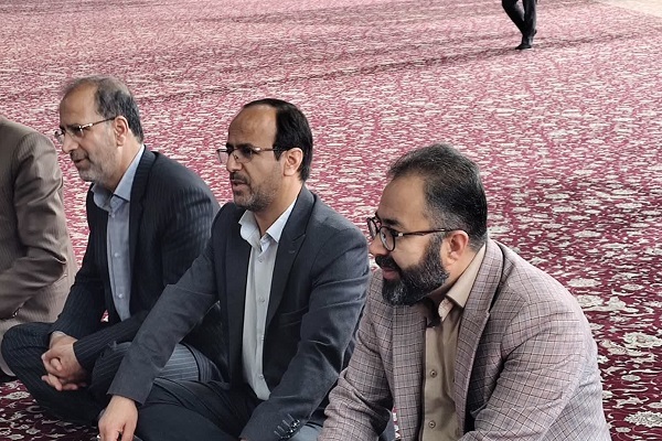 مسئولان حاضر در محفل قرآنی دانش آموزان