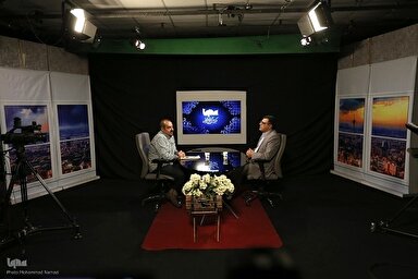 فیلم | بررسی جریان تحول شعر فارسی