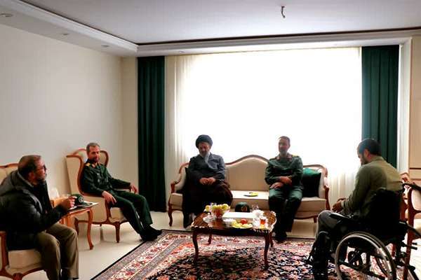 دیدار فرمانده سپاه روح الله استان مرکزی با جانباز مدافع حرم