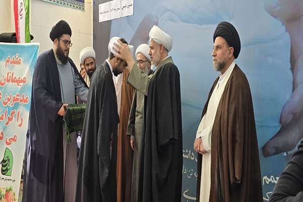 آیین عمامه‌گذاری طلاب مدرسه علمیه حضرت ولیعصر(عج) ساوه