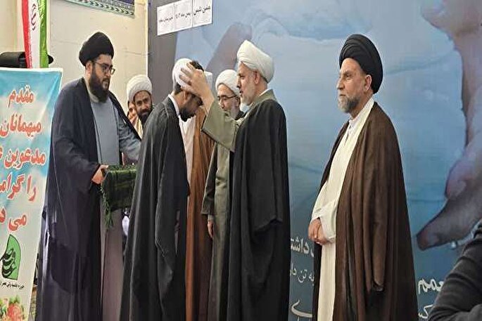 آیین عمامه‌گذاری طلاب مدرسه علمیه حضرت ولیعصر(عج) ساوه برگزار شد
