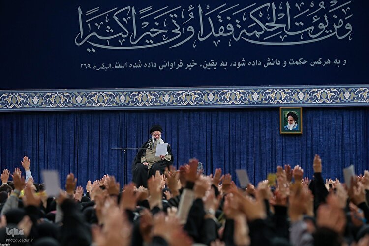 دیدار هزاران نفر از دانشجویان با رهبر معظم انقلاب