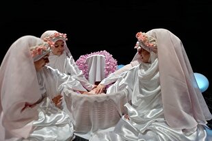 «دختری از تبار آفتاب» روز دختر روی صحنه می‌رود + فیلم