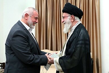 فیلم منتشر نشده از شهید اسماعیل هنیه در دیدار با رهبری