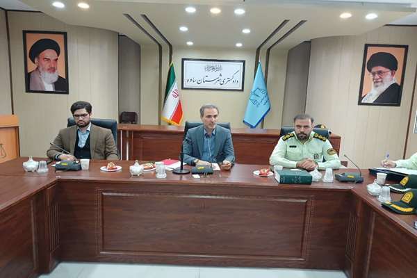 نشست دادستان ساوه با مسئولان انتظامی شهرستان