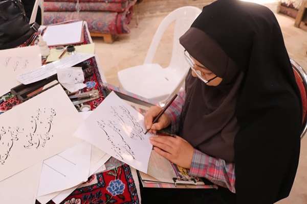 کتابت بخشی از دیوان اشعار امام خمینی(ره) در اراک کتابت بخشی از دیوان اشعار امام خمینی(ره) در اراک