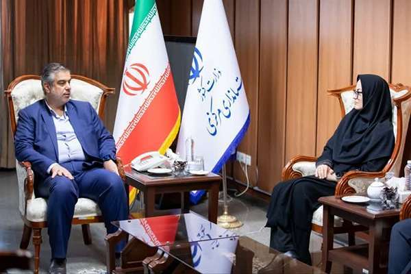 دیدار استاندار مرکزی با دبیرکل نهاد کتابخانه‌های عمومی کشور