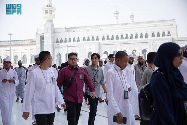 بازدید شرکت‌کنندگان مسابقات قرآن عربستان از موزه برج ساعت مکه