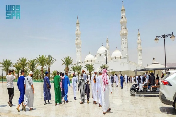 بازدید شرکت‌کنندگان مسابقات قرآن عربستان از مساجد تاریخی مدینه