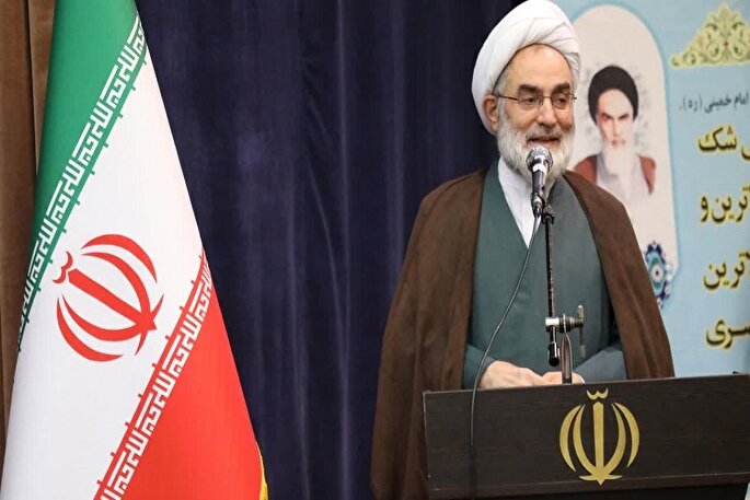 وحدت شیعه و سنی کلید بازدارندگی امت اسلامی است