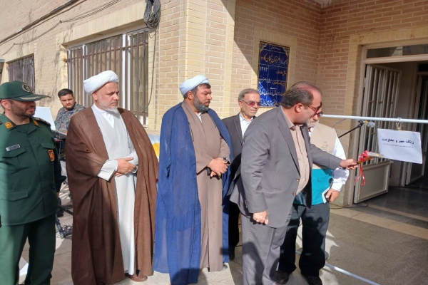 آیین نواختن زنگ مهر و مقاومت در ساوه