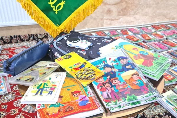 اهدای بسته های مهر رضوی به دانش‌آموزان محروم استان مرکزی