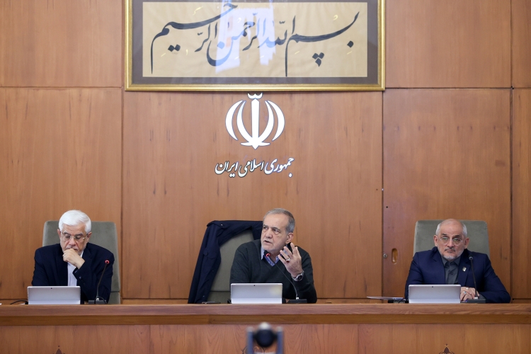 پست و مقام نباید مبنای دریافت حقوق باشد