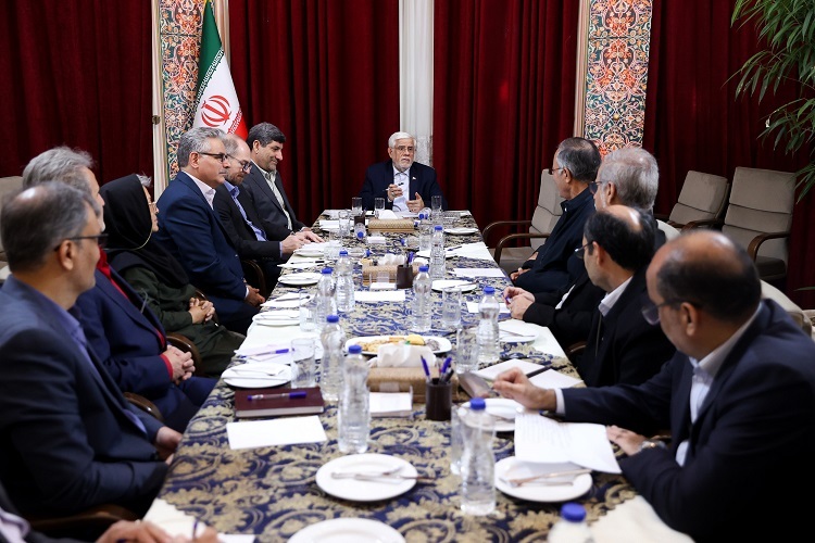 حل مسائل اجتماعی نیازمند ایجاد وفاق و اجماع است