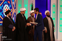 تقدیر از برگزیدگان رشته معارف تفسیر مسابقات سراسری قرآن - اراک/عکاس:طاها نظیری