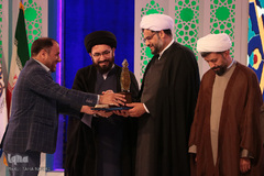 تقدیر از برگزیدگان رشته معارف تفسیر مسابقات سراسری قرآن - اراک/عکاس:طاها نظیری