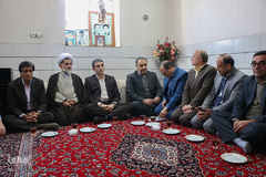 دیدار استاندار مرکزی با خانواده شهیدان احمد و محمود داوودآبادی