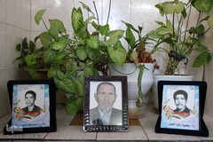 دیدار استاندار مرکزی با خانواده شهیدان احمد و محمود داوودآبادی