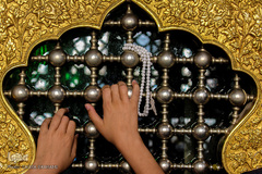 غبارروبی مقبره اویس زمان، آیت‌الله العظمی آقانورالدین عراقی در اراک