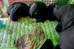 غبارروبی مقبره اویس زمان، آیت‌الله العظمی آقانورالدین عراقی در اراک