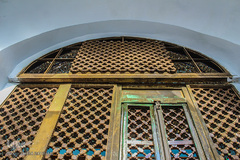 ضریح قدیمی مرقد آقانورالدین عراقی